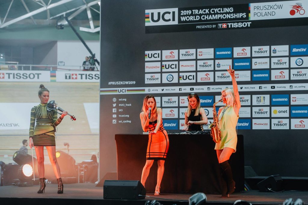 Koncert zespołu „Ladies Of Power” podczas otwarcia UCI TISSOT Mistrzostw Świata w kolarstwie torowym w Pruszkowie